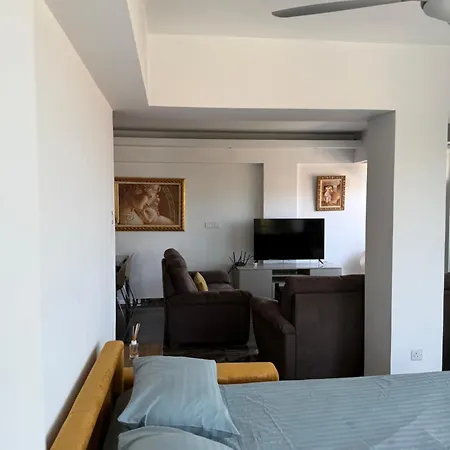 Nautica Luxe Apartments Larnaca Exterior photo